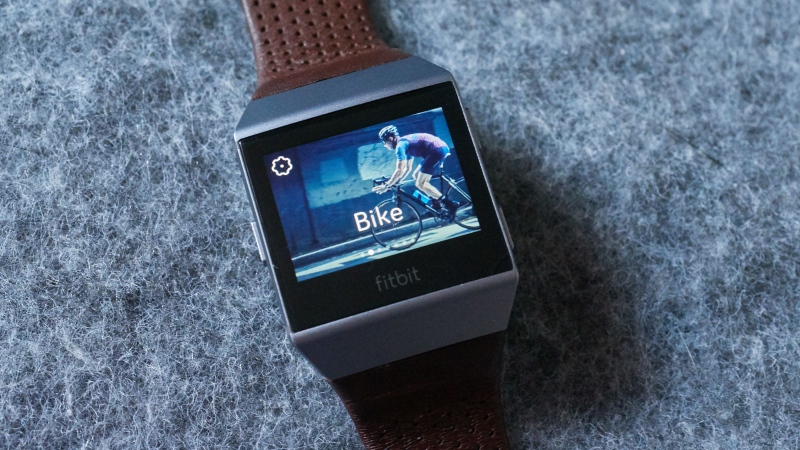 This is the regular Ionic. Looks wise, it’s pretty much the same as the Adidas Edition, which just comes with a godawful perforated strap, some extra running features, and an Adidas exclusive watch face.